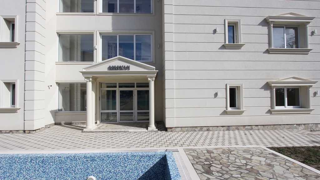 Apartments in complex with a swimming pool in Sutomore